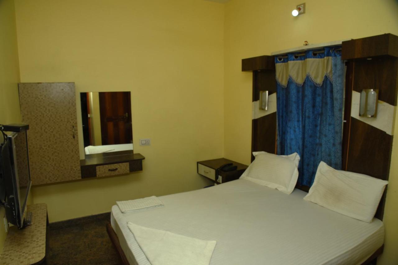 Thiruchendur Stayz Vairavel Residency Tiruchchendūr Exterior foto