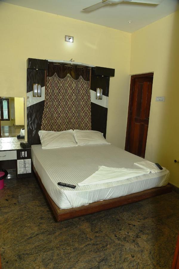 Thiruchendur Stayz Vairavel Residency Tiruchchendūr Exterior foto