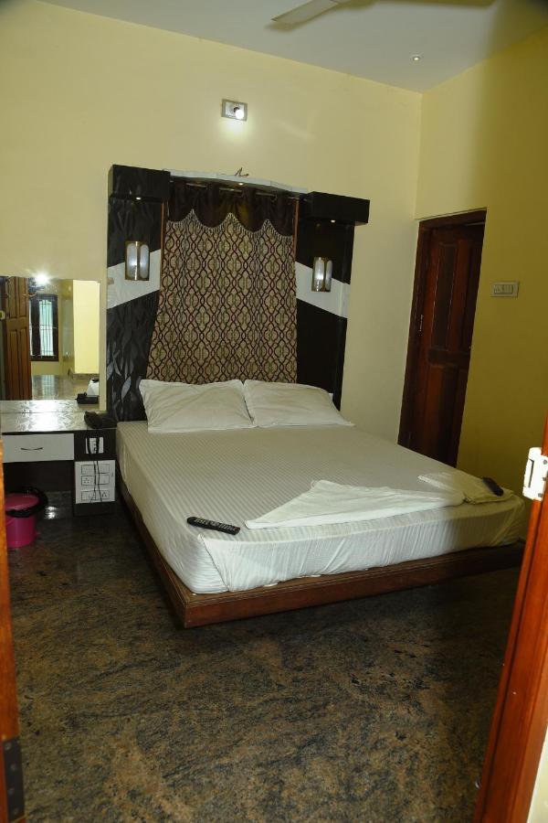 Thiruchendur Stayz Vairavel Residency Tiruchchendūr Exterior foto