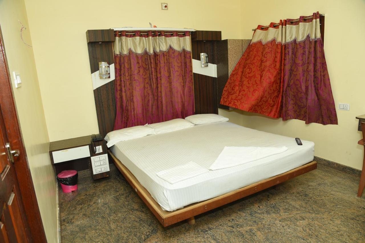Thiruchendur Stayz Vairavel Residency Tiruchchendūr Exterior foto