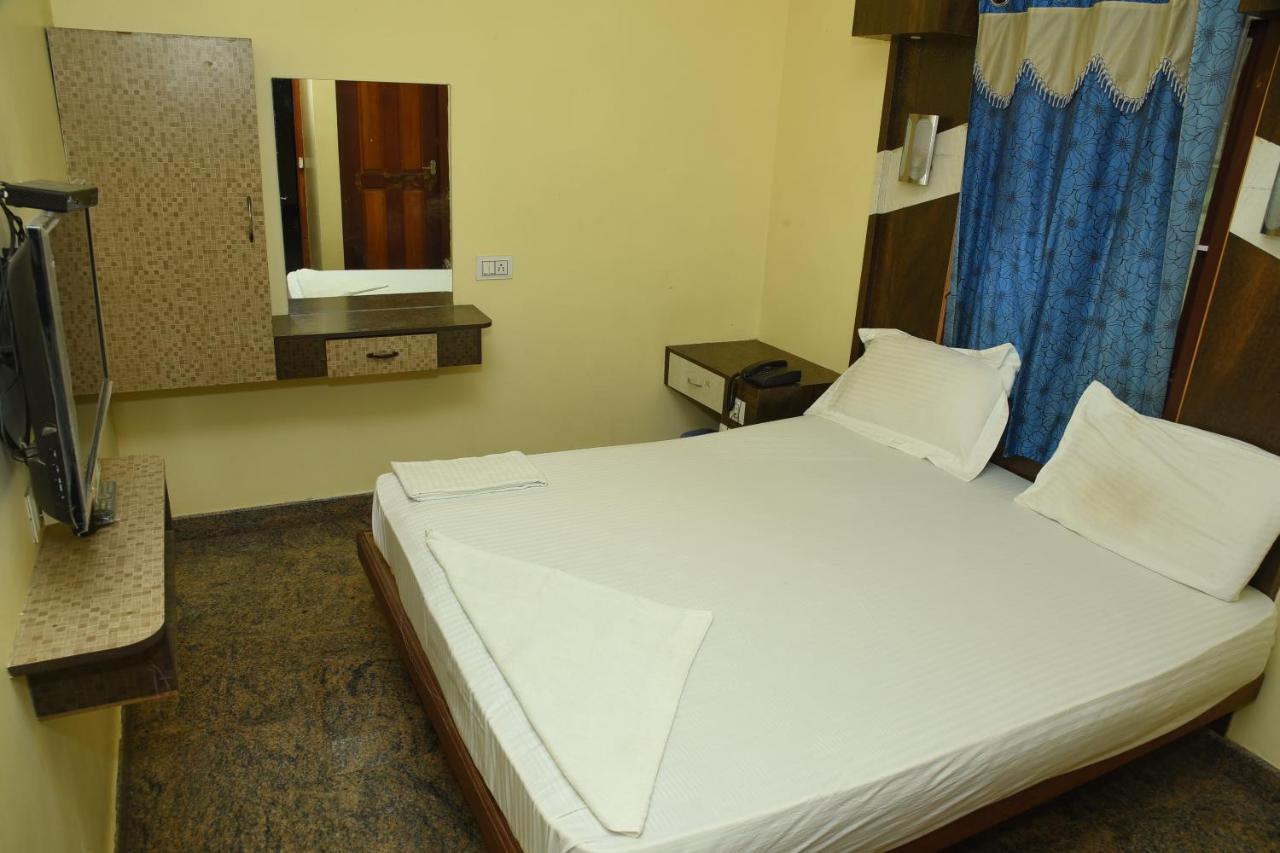 Thiruchendur Stayz Vairavel Residency Tiruchchendūr Exterior foto